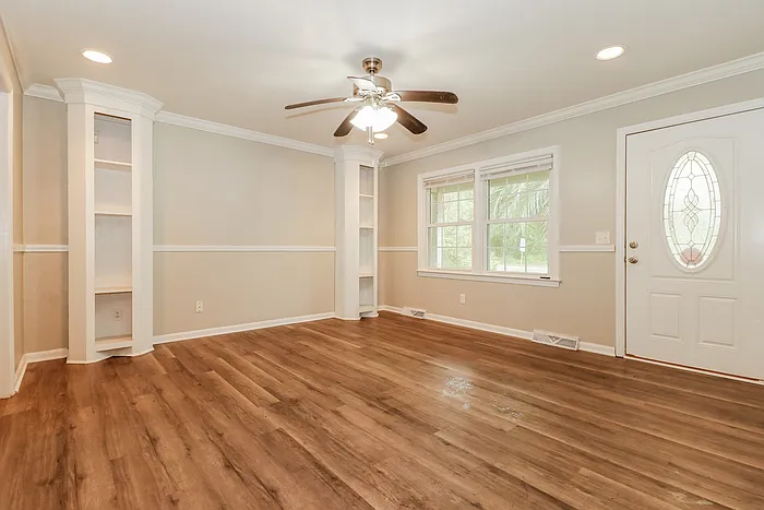 3 bed, 2.0 bath, 1685 sqft, $2,145 — Photo 3