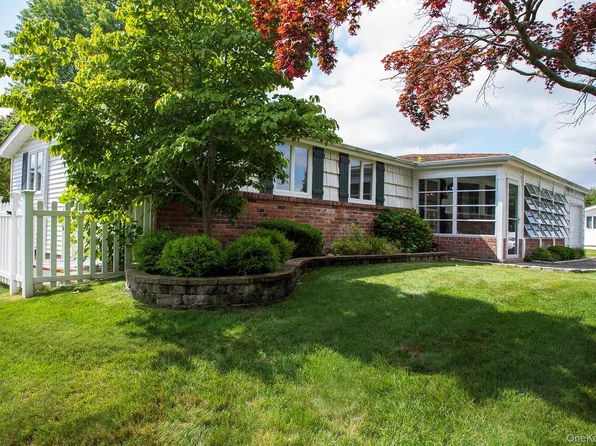 6 Freshman Lane, Stony Brook, NY 11790