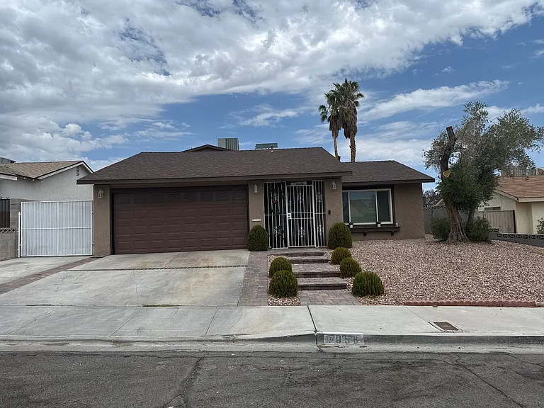 7056 Pinebrook Ct — Photo 1