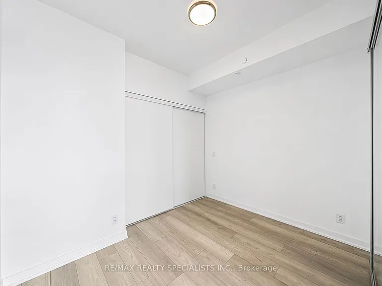 285 Dufferin St #817 — Photo 21