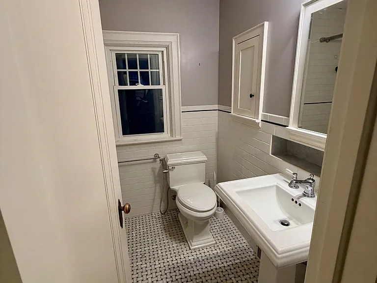 1001 Maitland St — Photo 33