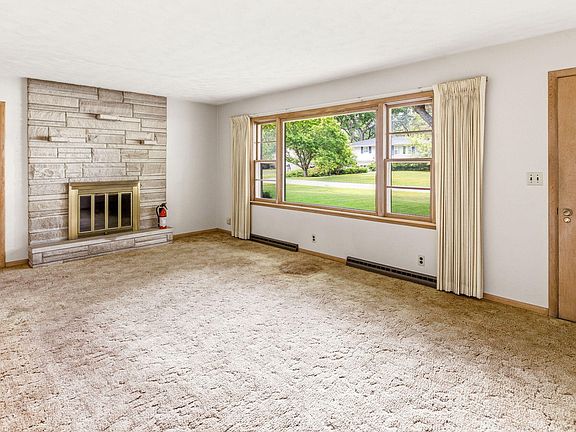 4th image of 1551 S Windsor Dr