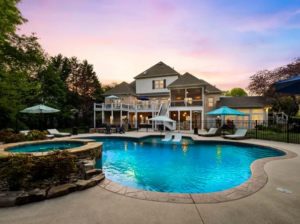 5 Norman Pl, Greenville, SC 29615