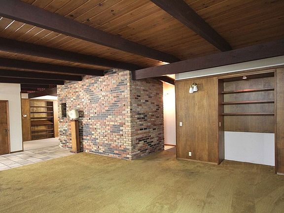 4th image of 2327 Meadow Ln