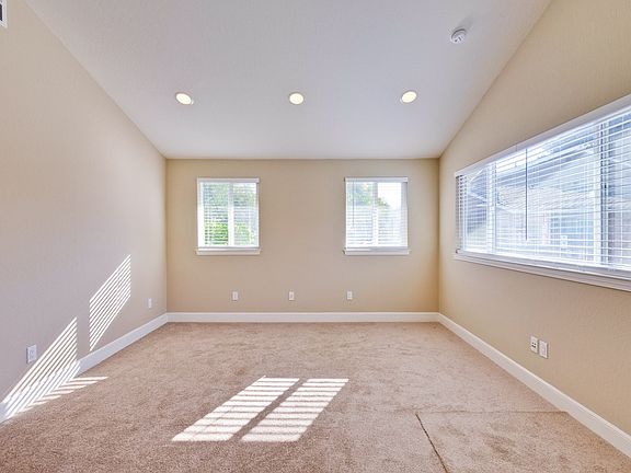 Living Room 5_mls_01272023
