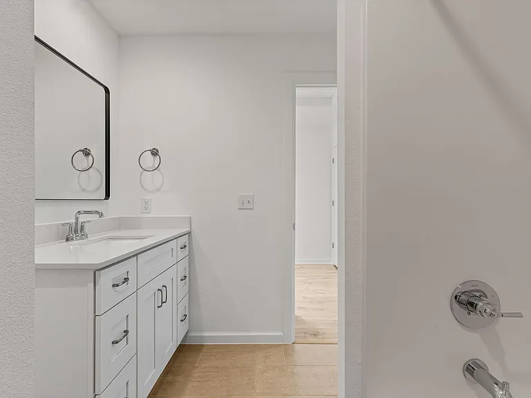 Now offering One & Half Month Free Rent *Advertised Rate is Reflective of Special Offer!* — Photo 68