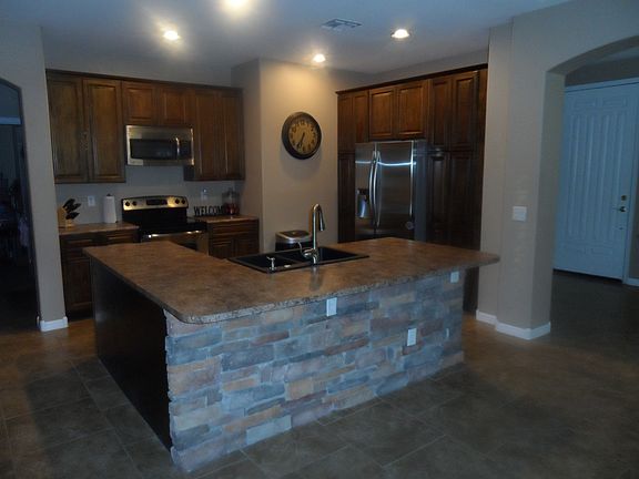 2nd image of 1442 W Roadrunner Dr