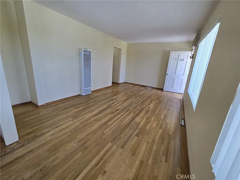 1129 N Clark St — Photo 3