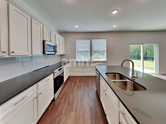 3rd image of 159 Spruce Cir