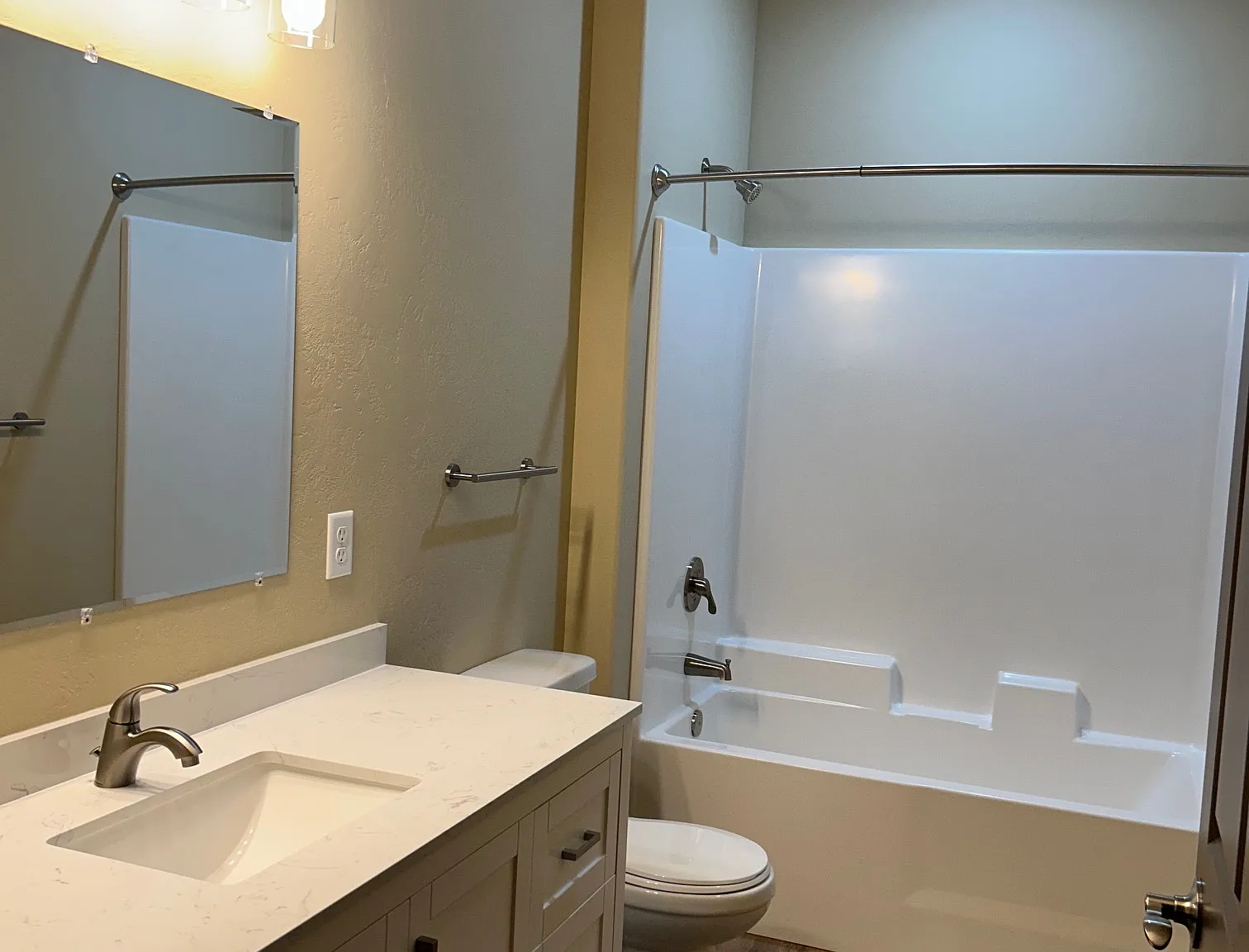 2 bed, 1302 sqft, $1,690 — Photo 4