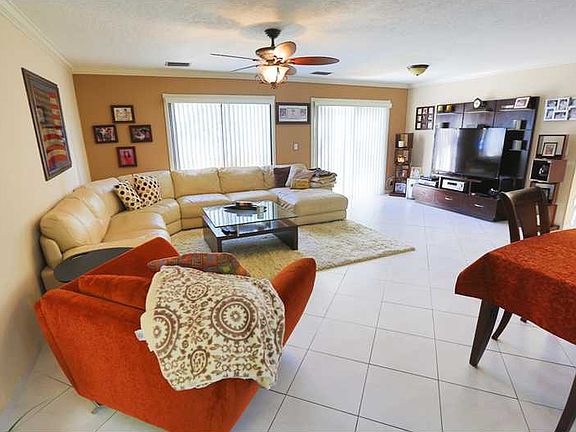 4th image of 490 NW 38th Ave