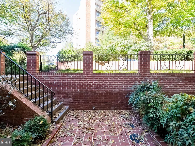 3221 Sutton Pl NW #C — Photo 3