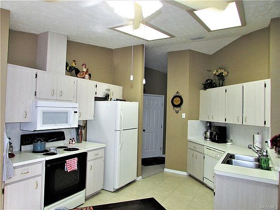 3rd image of 762 W Country Club Blvd