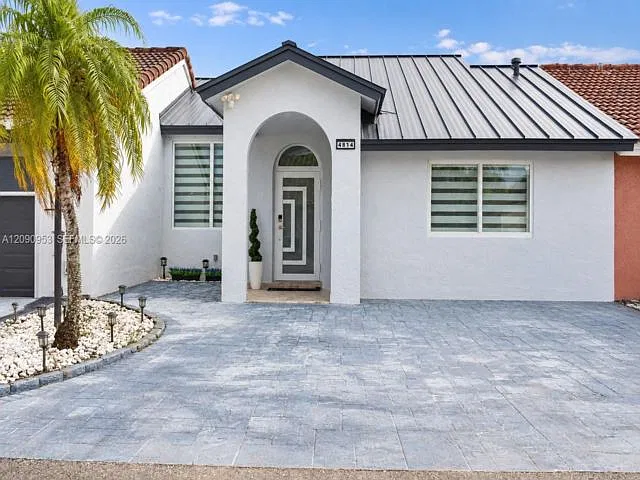 3 bed, 2.0 bath, 1243 sqft, $3,500 — Photo 1