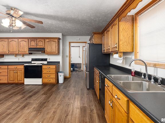 5th image of 404 Howerton St