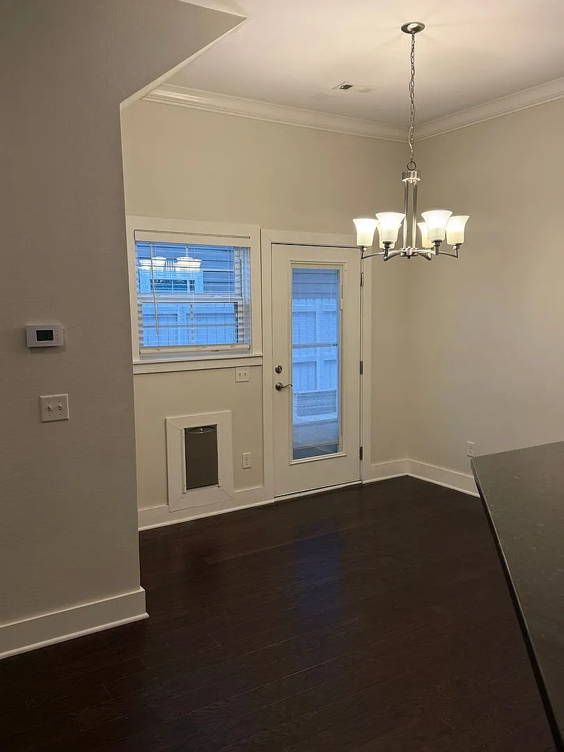 6506 Knoll View Way — Photo 4