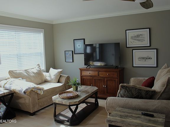 5th image of 417 Oakhill Dr