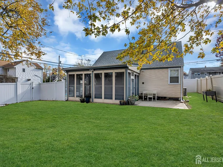 20 Burnet St — Photo 31