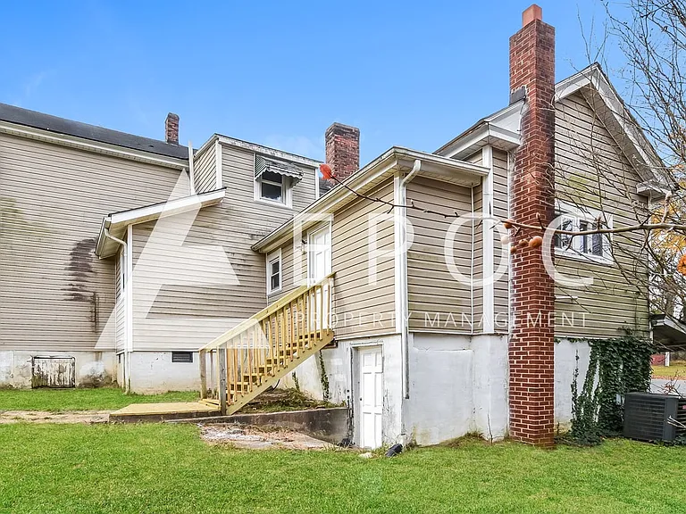 602 Loftus St — Photo 14