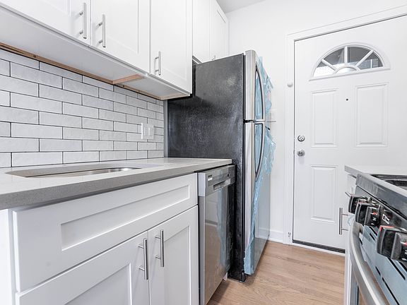 2nd image of 518 W Cornelia Ave APT 215