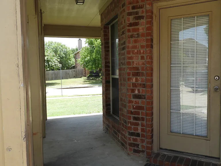 2016 Clinton Dr — Photo 2
