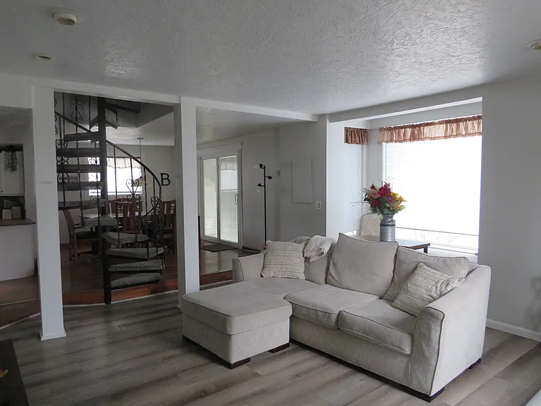 1014 E Franklin St — Photo 9