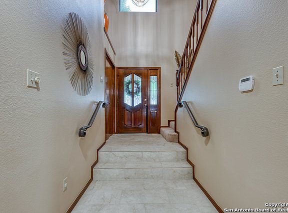 2nd image of 615 Stoneway Dr