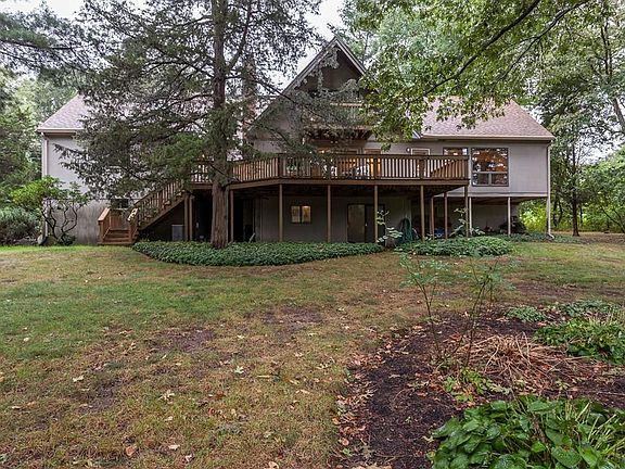 4th image of 18 Heritage Hill Dr