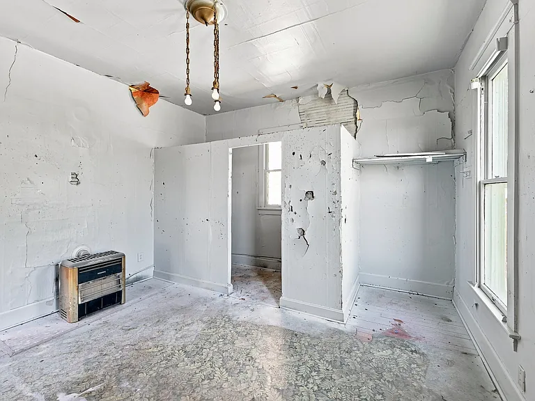 731 E Florida St — Photo 13