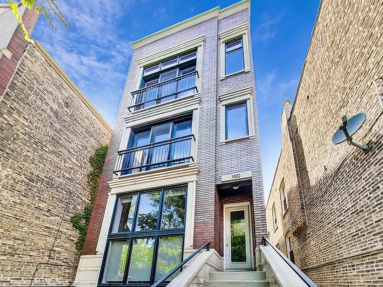 1022 N Wood St #3 — Photo 2