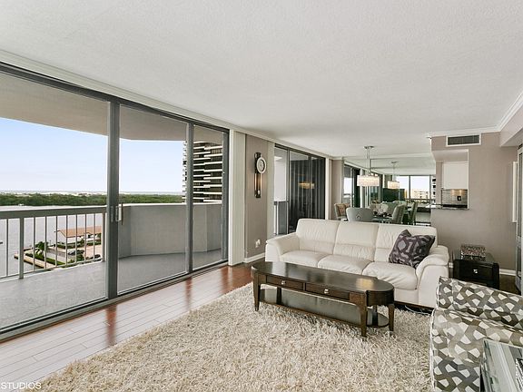4th image of 115 Lakeshore Dr APT 1149