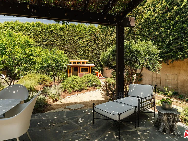 1951 Canyon Dr — Photo 32