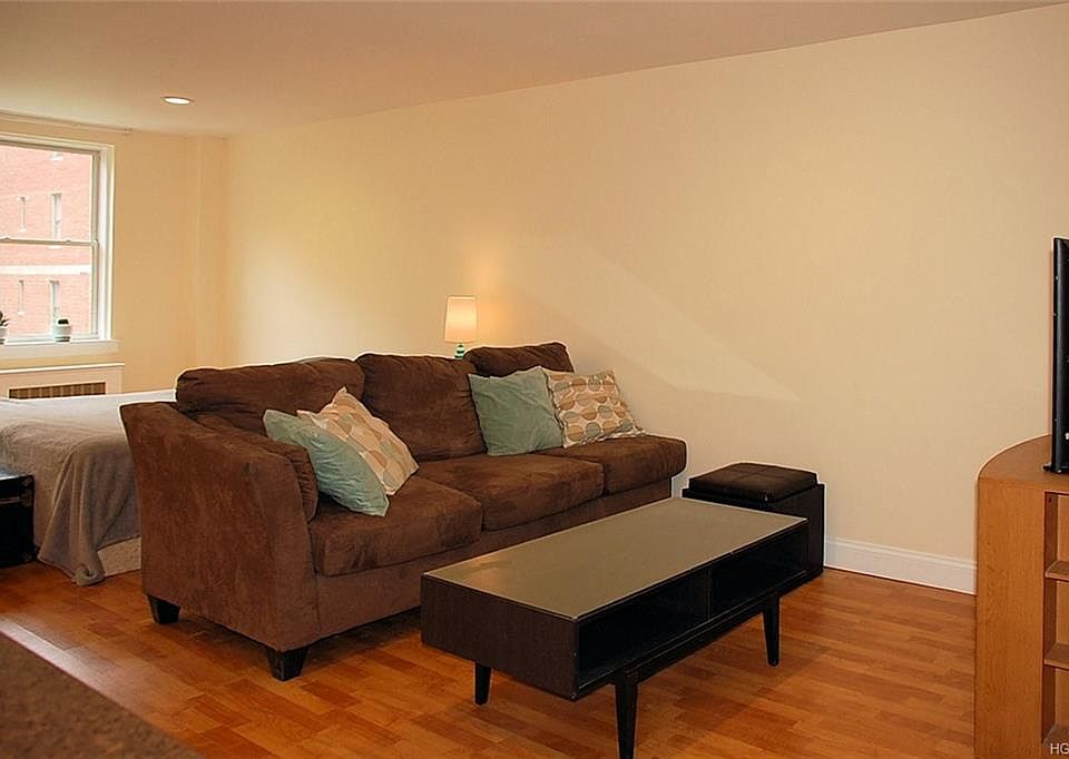 1st image of 25 Franklin Ave APT 6J