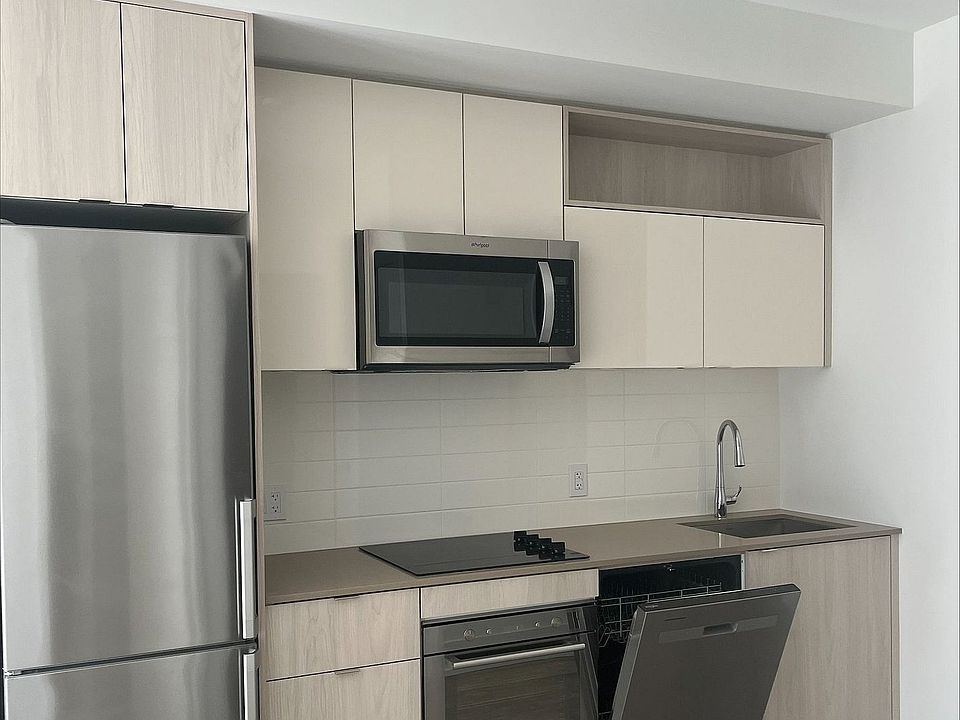 1st image of 60 Princess St #526