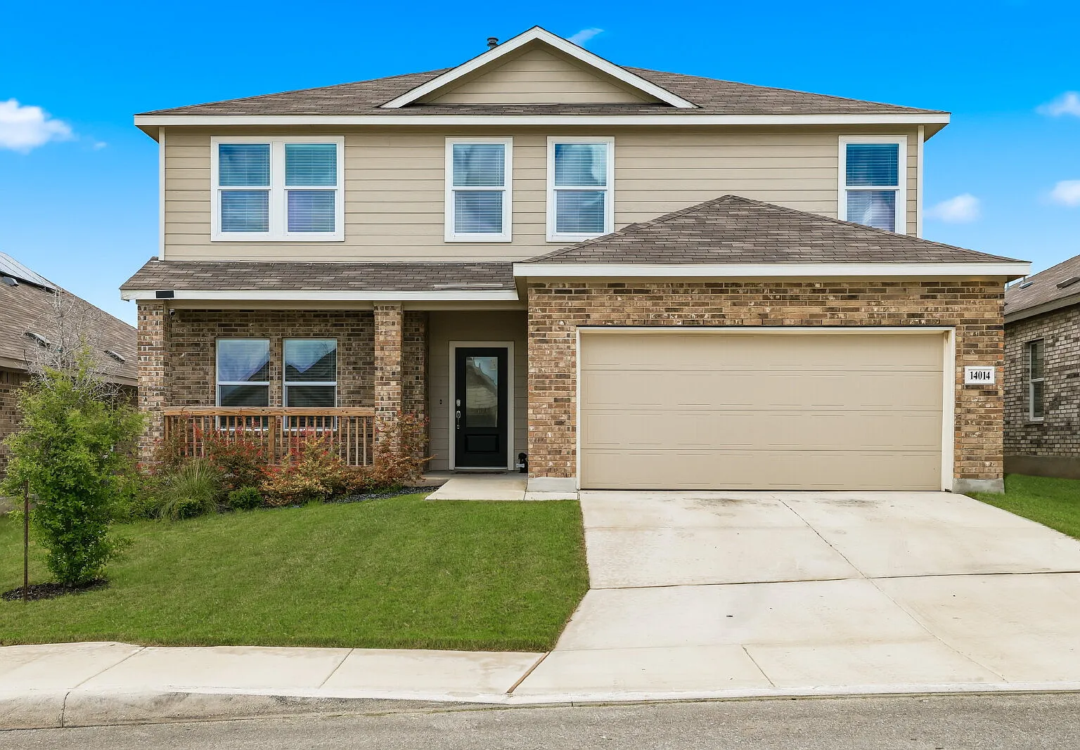 5 bed, 3.5 bath, 2656 sqft, $2,400 — Photo 1