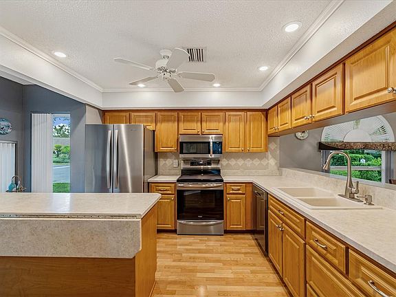 3rd image of 10836 Brookhaven Dr