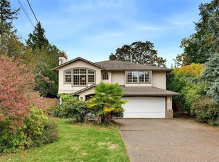 975 Annie St, Saanich, BC V8X 3G1