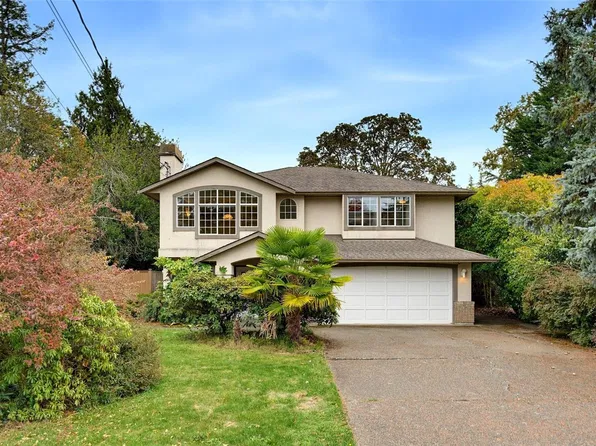 975 Annie St, Saanich, BC V8X 3G1