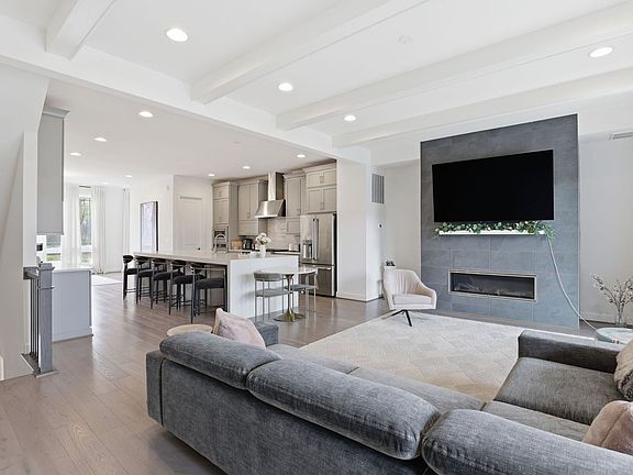 3rd image of 20246 Northpark Dr