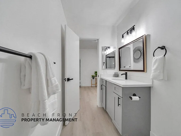 5311 Hermitage Ave. — Photo 3