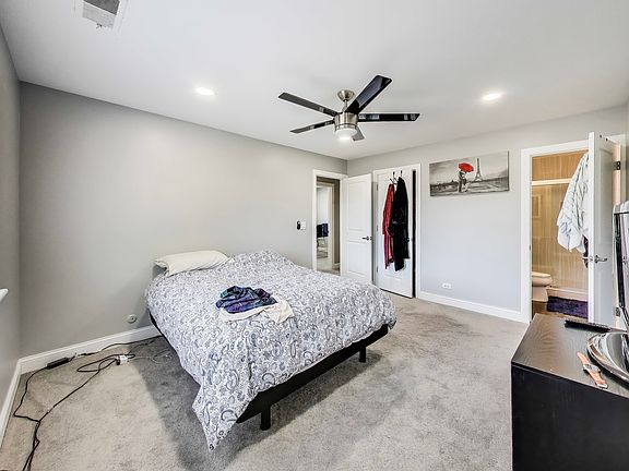 5th image of 236 Deerpath Ct Unit A2