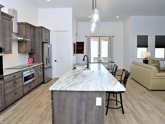 3rd image of 432 N Heritage Point Pl