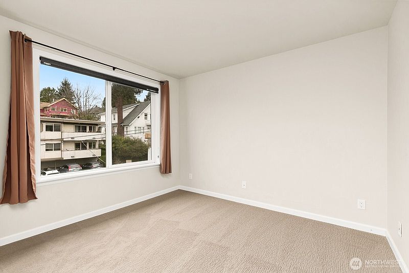 5th image of 3926 1st Avenue NE #31