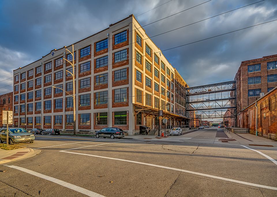 2nd image of 333 E 10th St APT 332