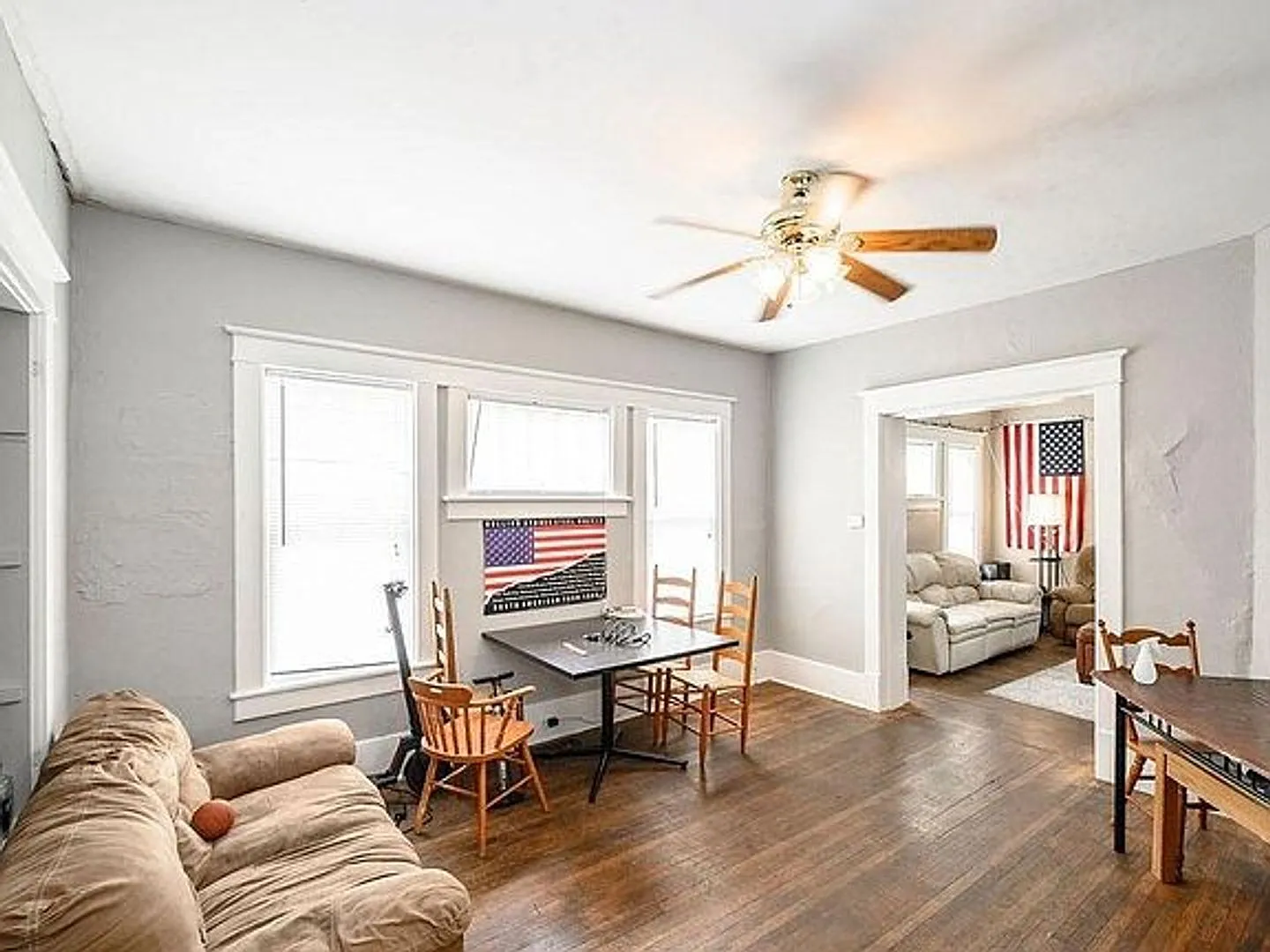 220 University Ave - Authentic — Photo 3