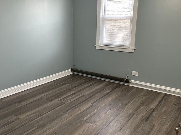 4th image of 2929 N Kilbourn Ave #2