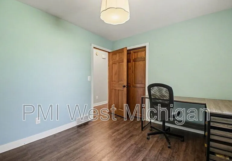 6593 Crownpointe Dr SW — Photo 14