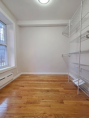 4th image of 300 Hewes St #4