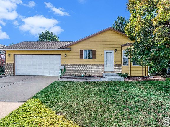 3rd image of 2511 Balsam Ave