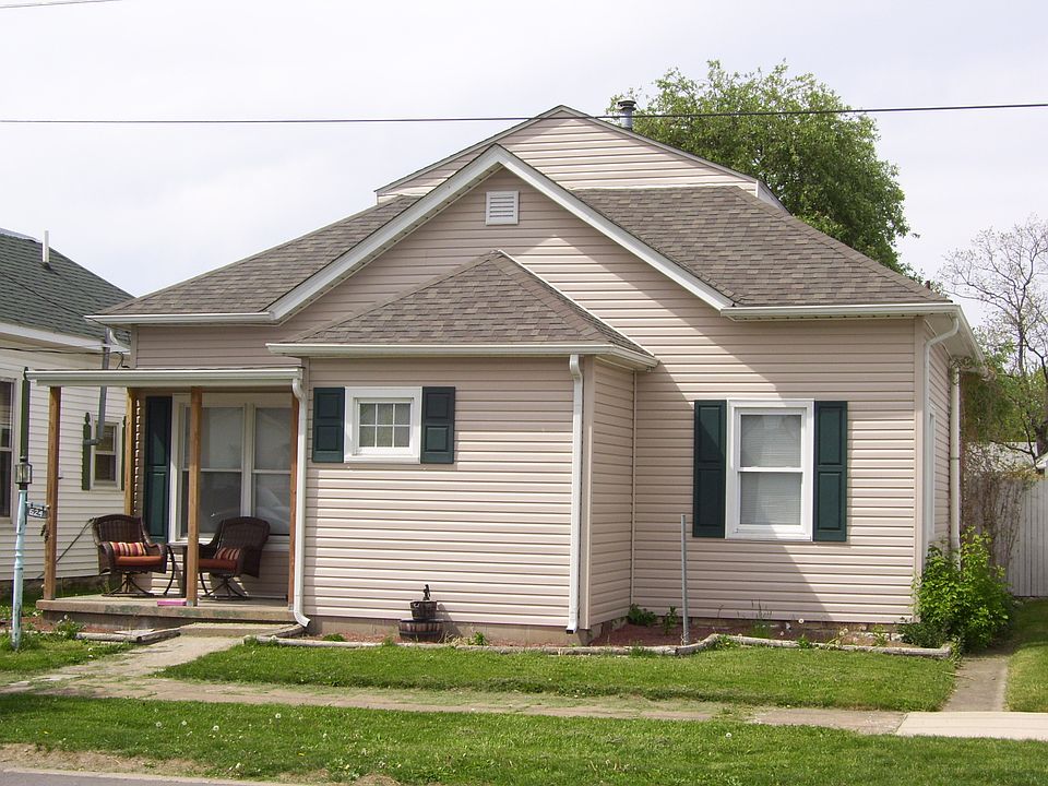 1st image of 624 W 1st St
